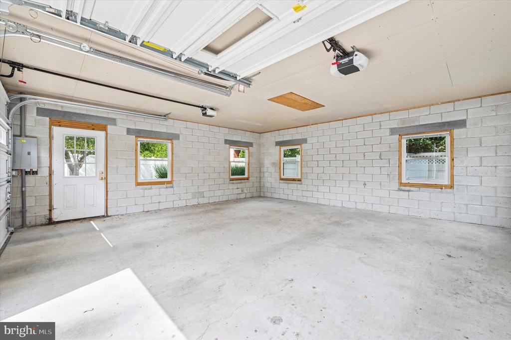 945 SPRINGHAVEN ROAD