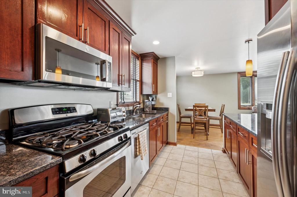 945 SPRINGHAVEN ROAD
