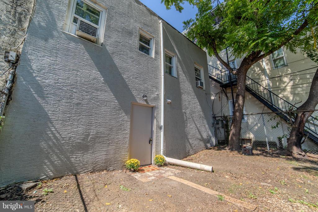 441 SHARON AVENUE