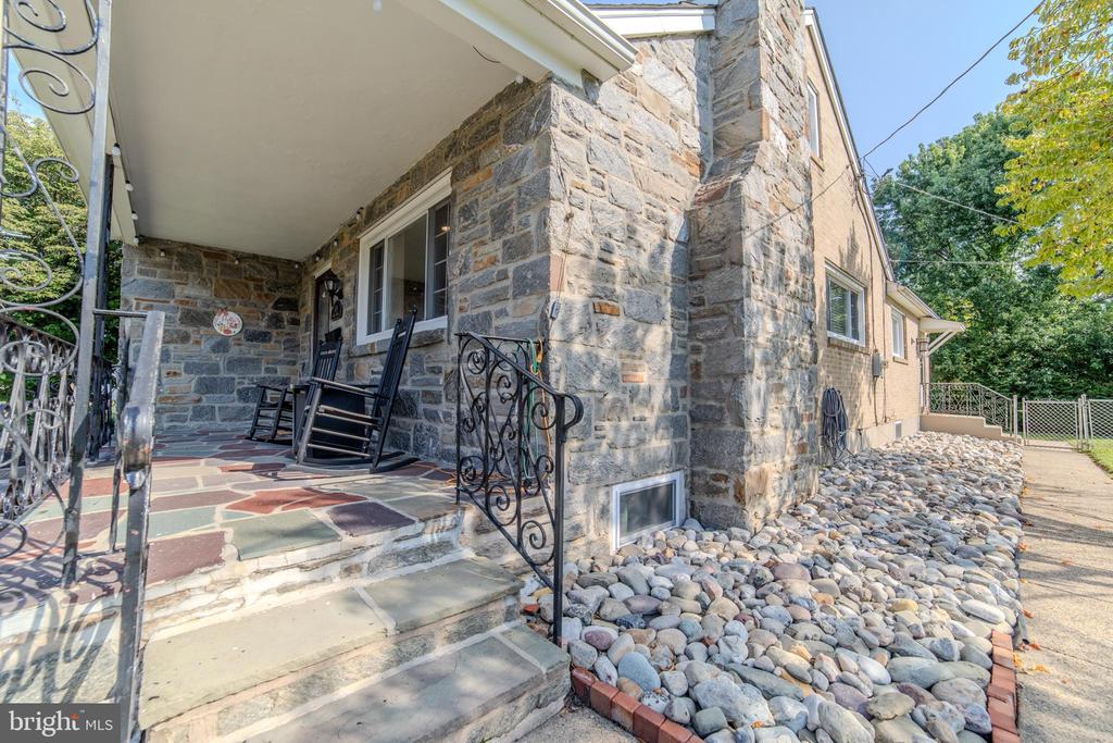 526 KELLY AVENUE