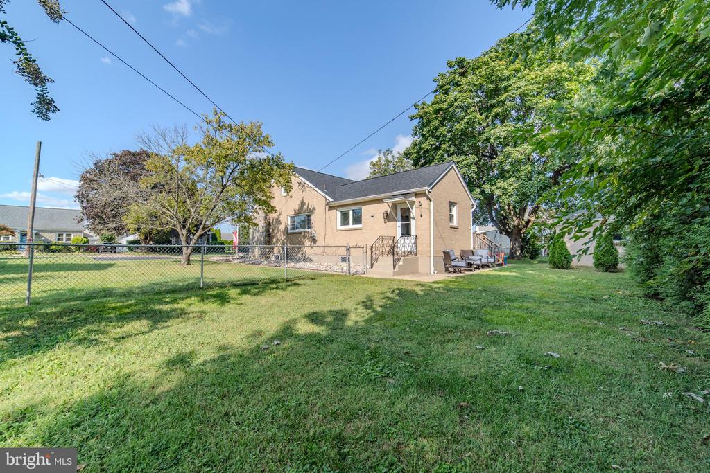 526 KELLY AVENUE