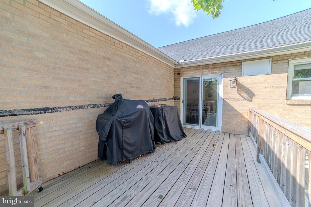 526 KELLY AVENUE