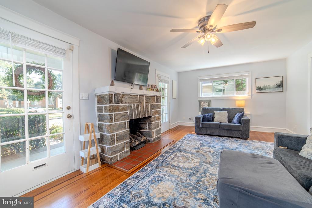 162 S EAGLE ROAD