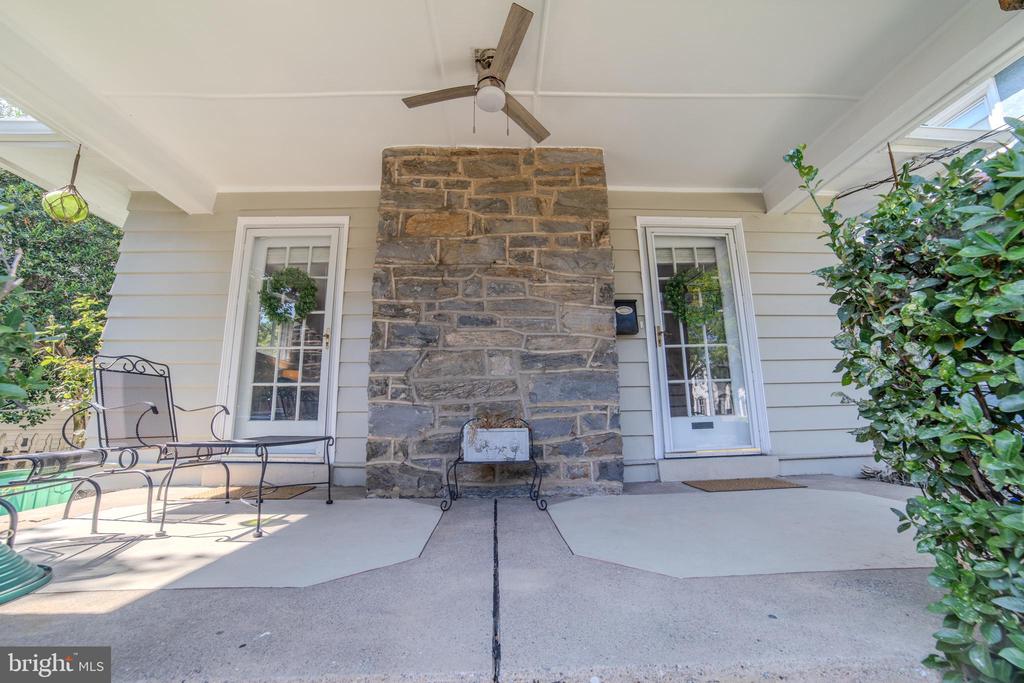 162 S EAGLE ROAD