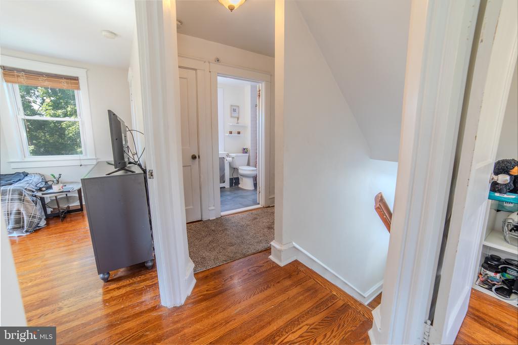 162 S EAGLE ROAD