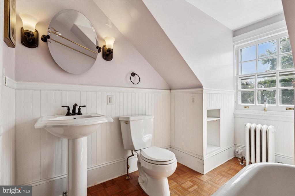 55 E GREENWOOD AVENUE