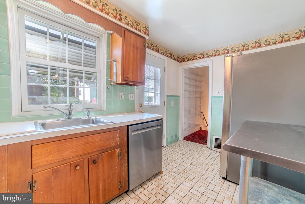 304 EARLINGTON ROAD