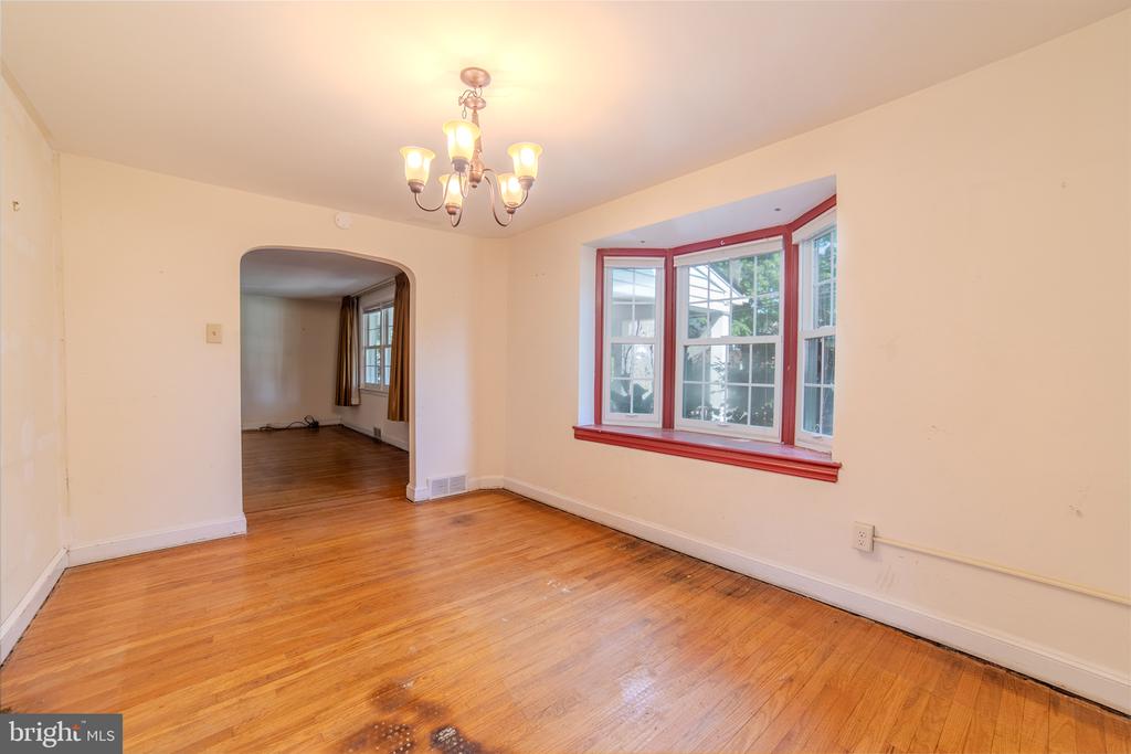 304 EARLINGTON ROAD