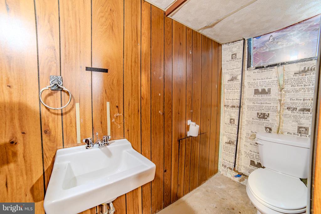 304 EARLINGTON ROAD