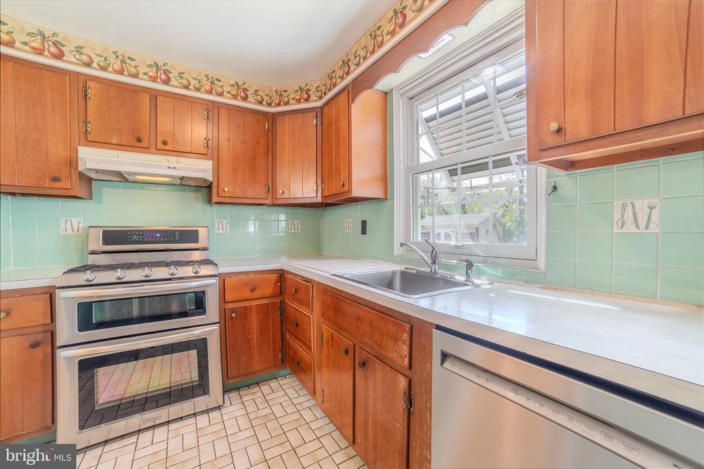304 EARLINGTON ROAD