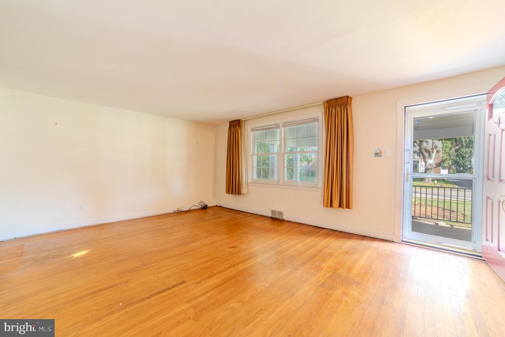 304 EARLINGTON ROAD