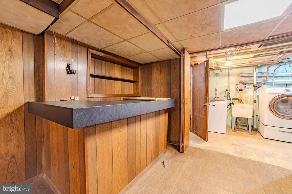 304 EARLINGTON ROAD