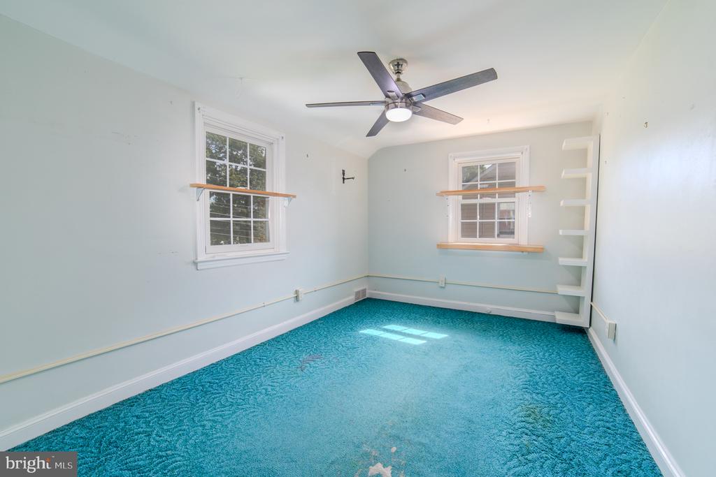 304 EARLINGTON ROAD