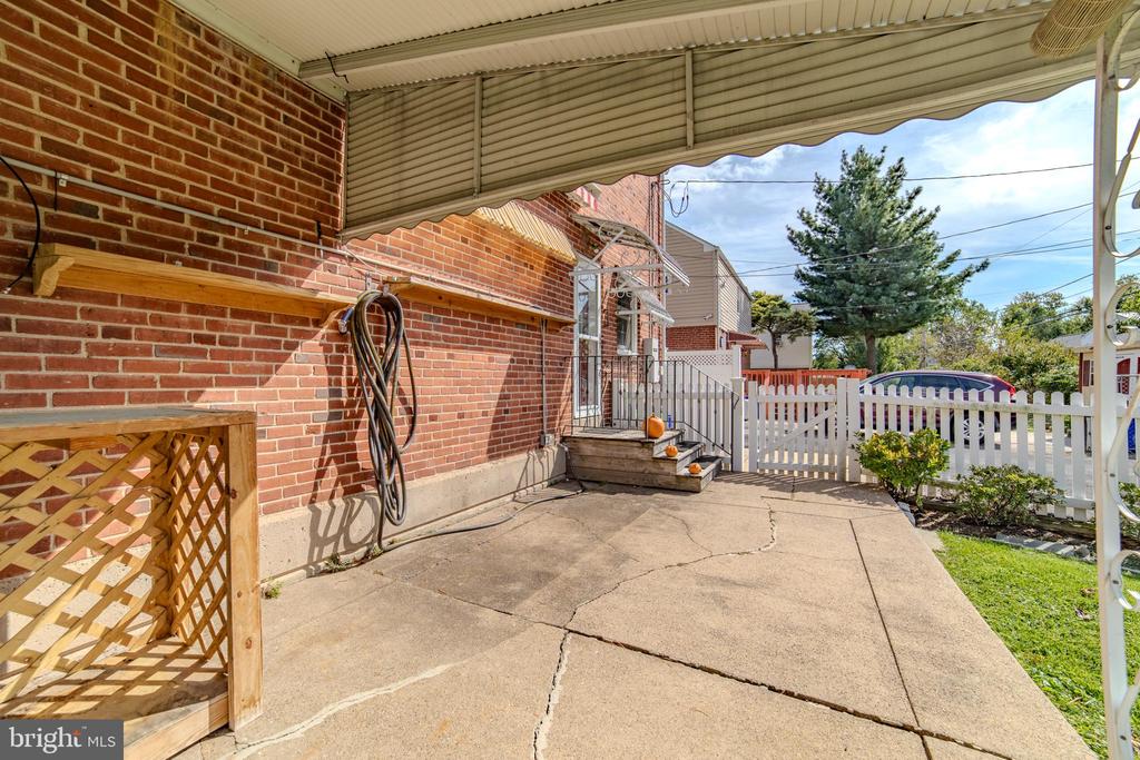304 EARLINGTON ROAD