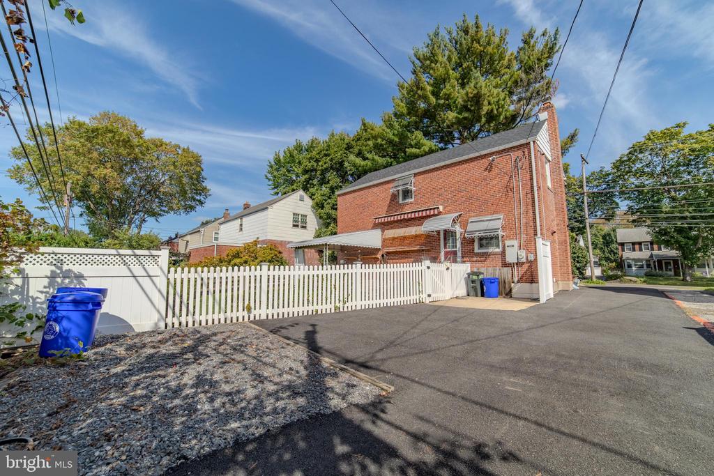304 EARLINGTON ROAD