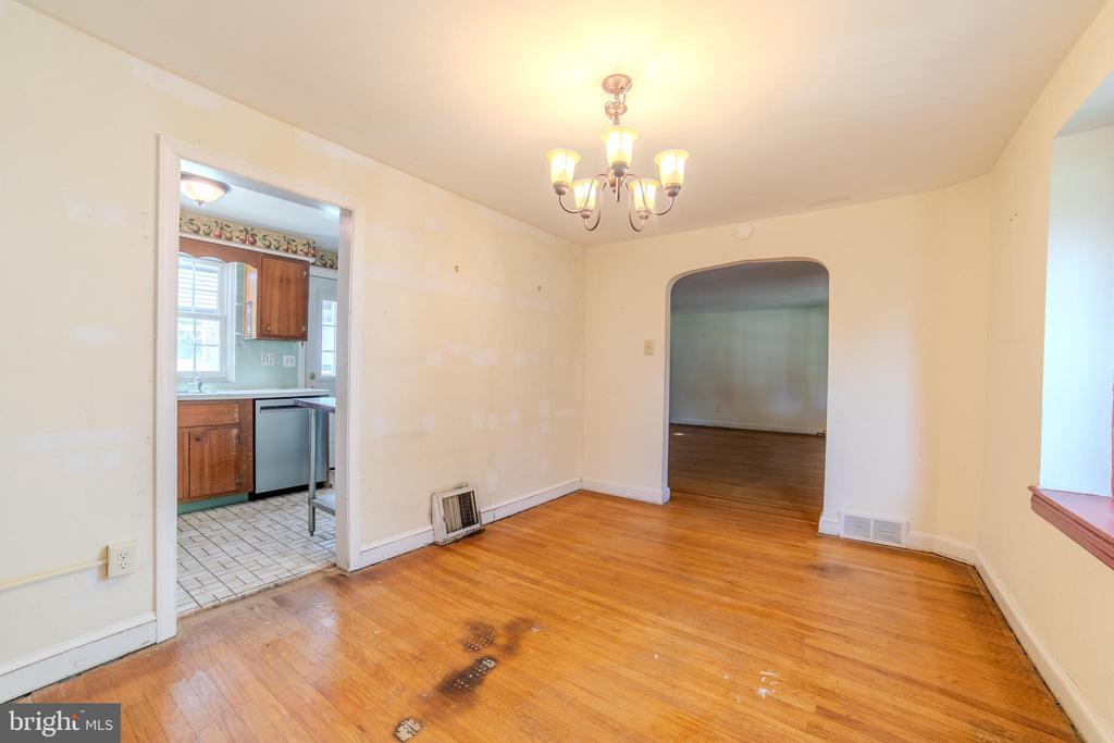 304 EARLINGTON ROAD