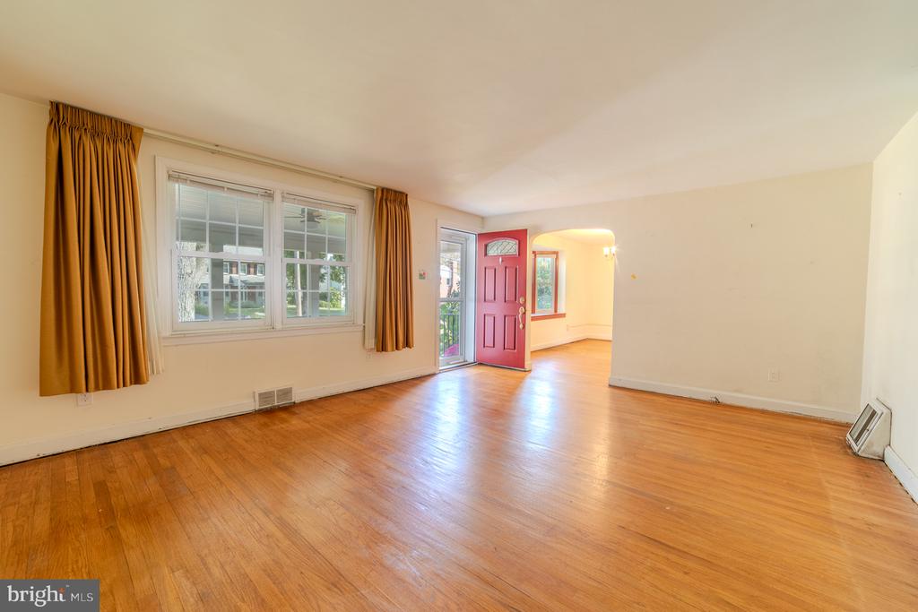 304 EARLINGTON ROAD