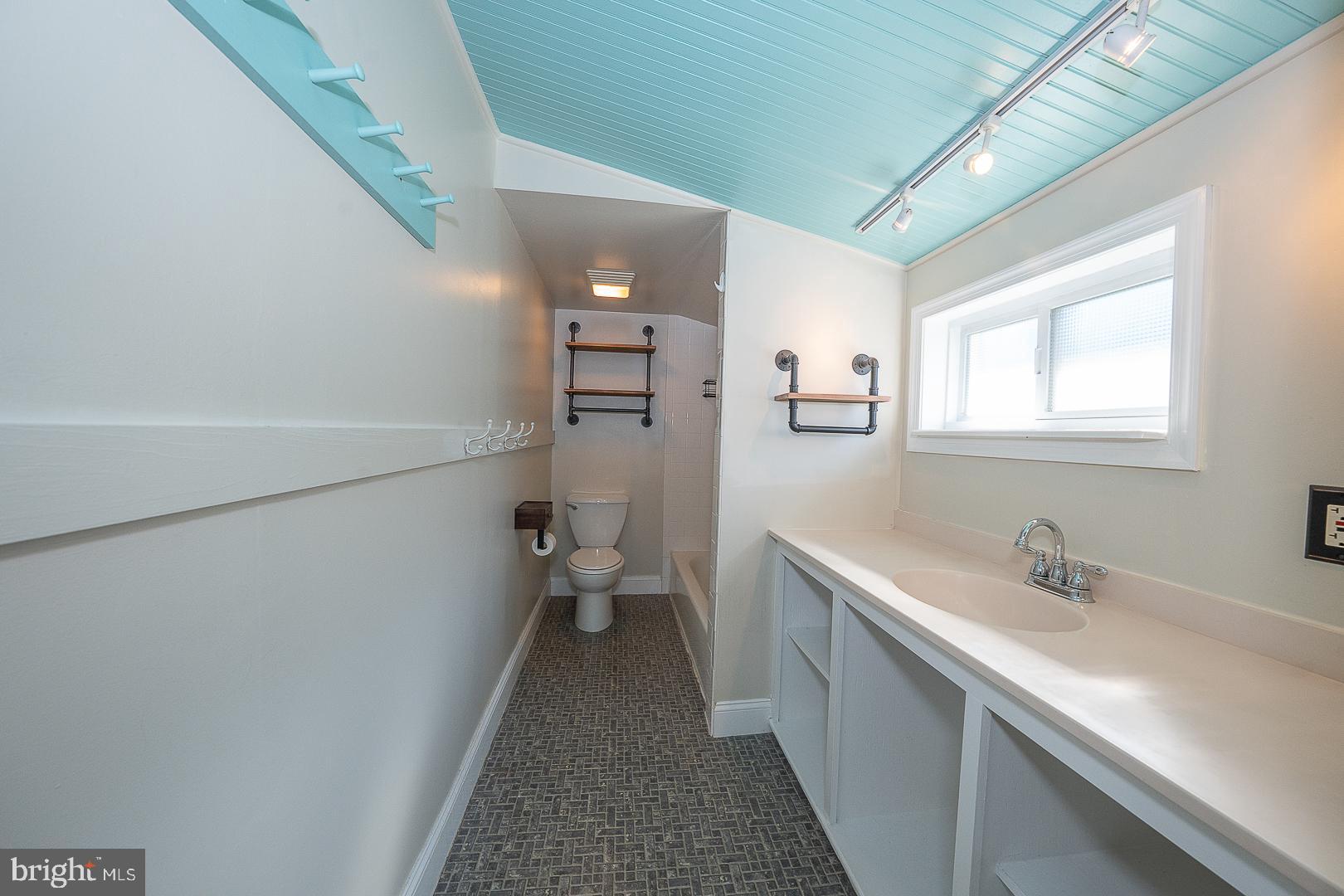 307 MANCHESTER AVENUE