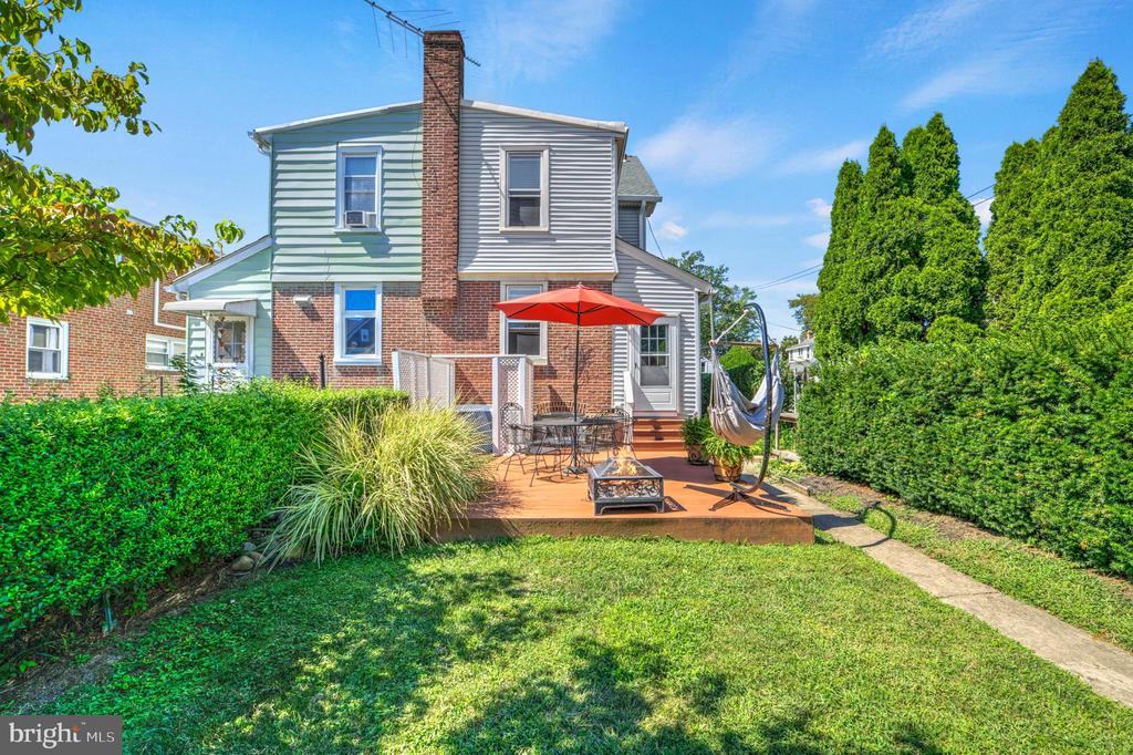 15 RODMAN AVENUE