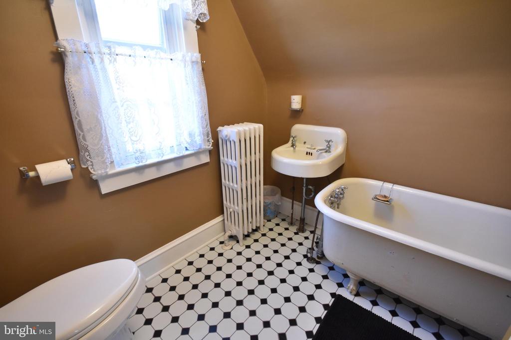 108 GLADSTONE ROAD