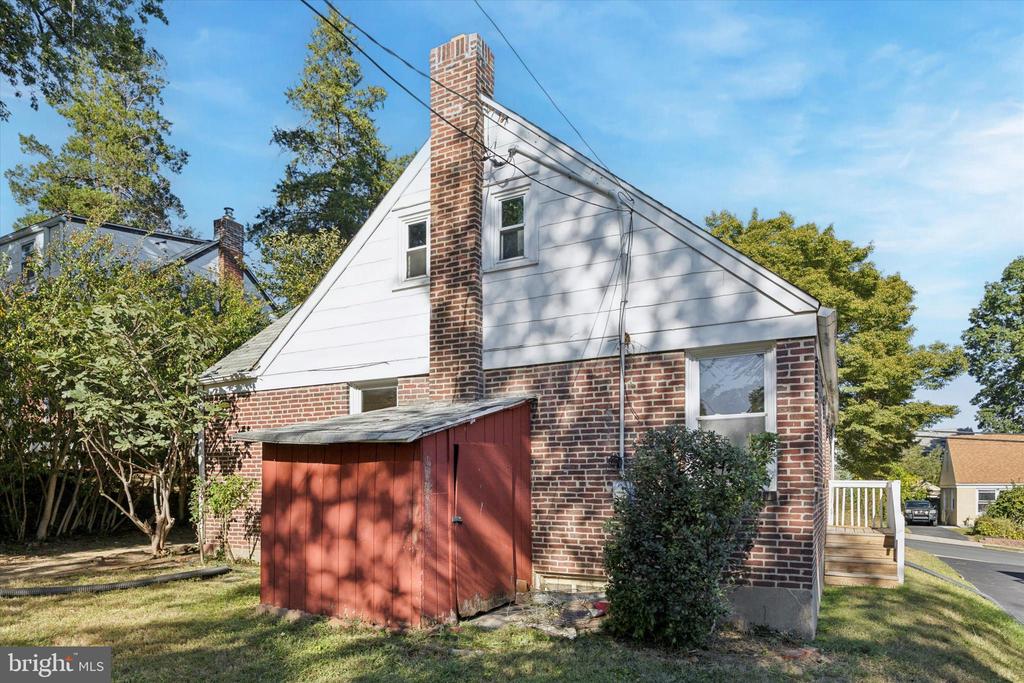 1228 OLD LANE