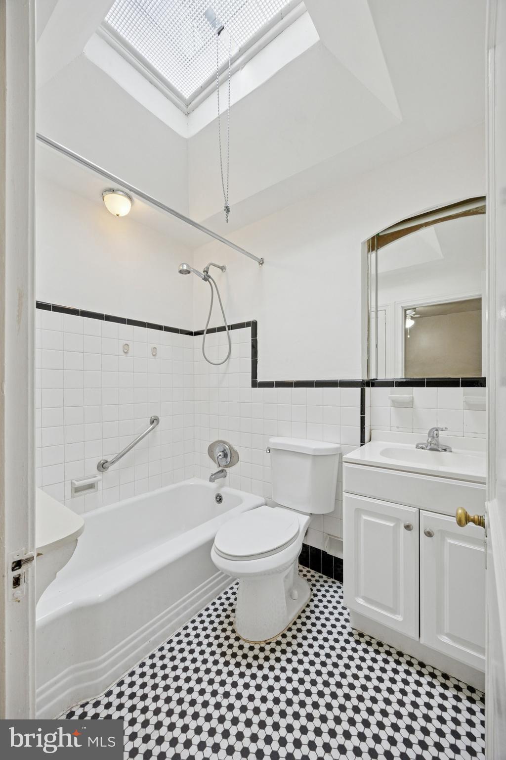 255 SHERBROOK BOULEVARD