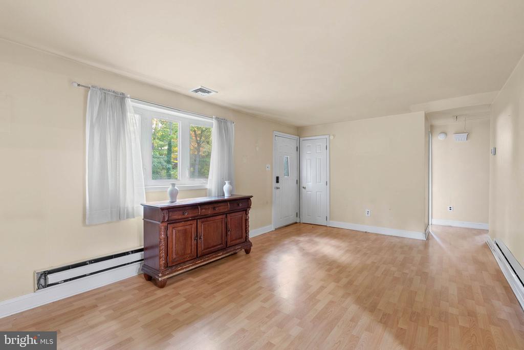 123 E KNOWLTON ROAD