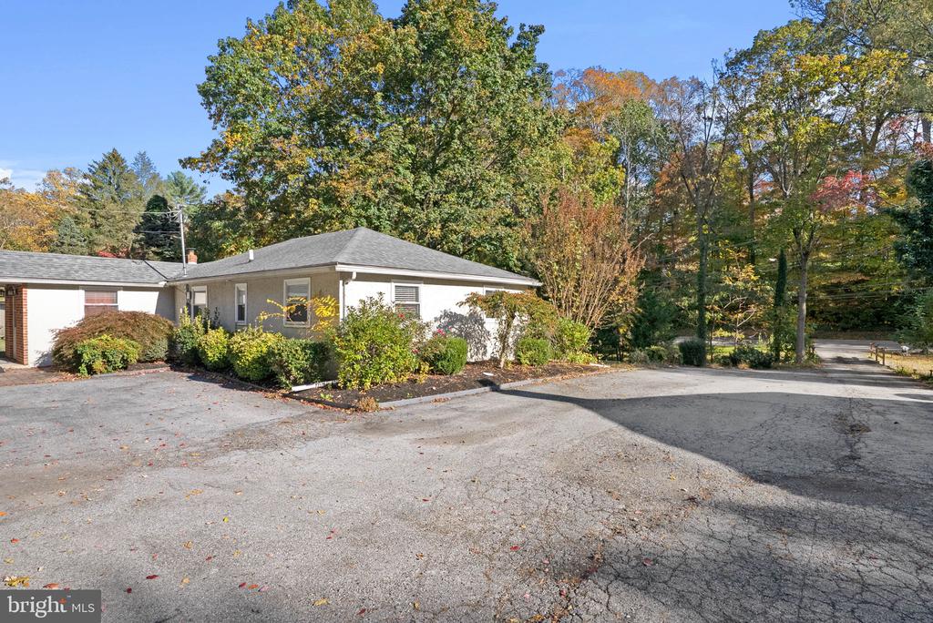 123 E KNOWLTON ROAD