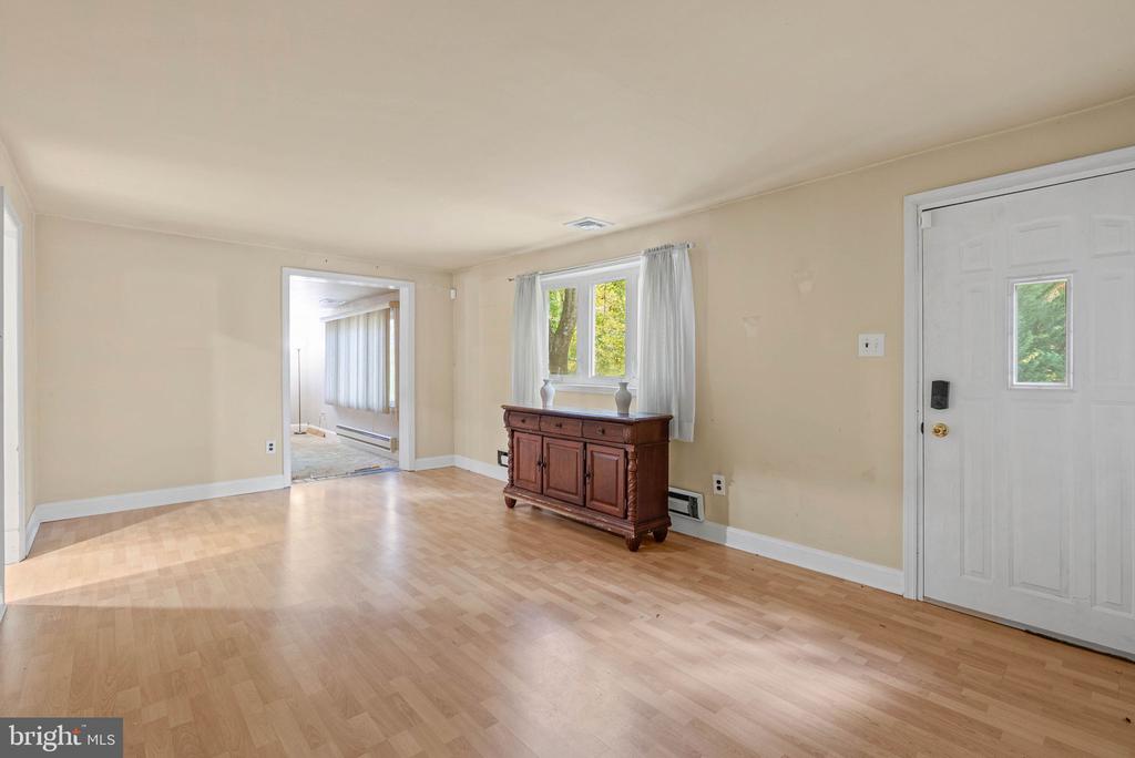 123 E KNOWLTON ROAD