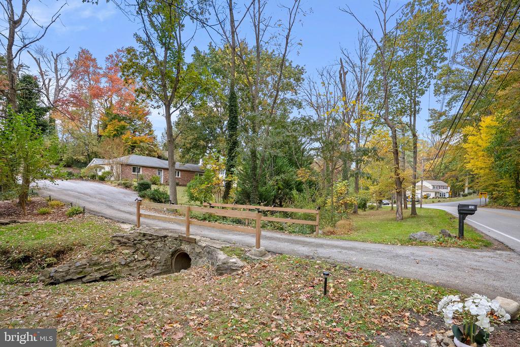 123 E KNOWLTON ROAD