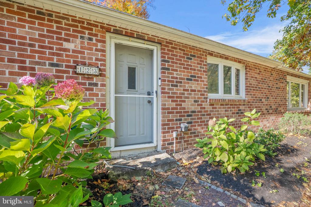 123 E KNOWLTON ROAD