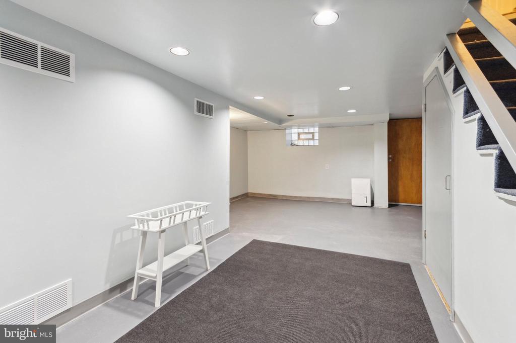 1420 LAWNDALE ROAD