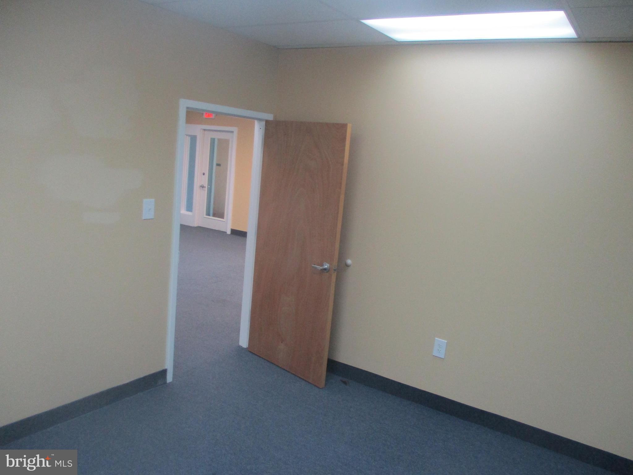 1254 W CHESTER PIKE 106