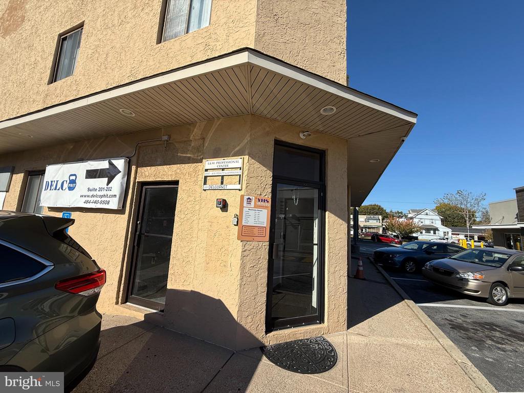 1254 W CHESTER PIKE 206C