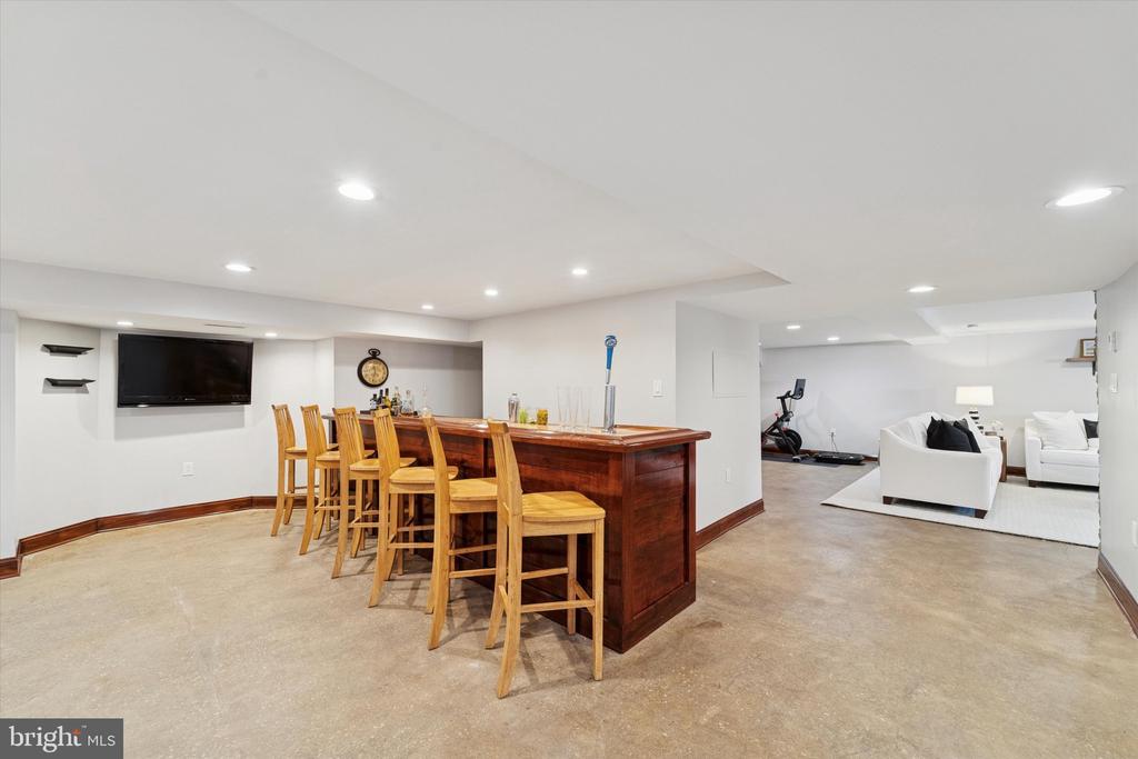 204 E MANOA ROAD