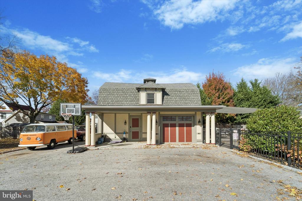 204 E MANOA ROAD