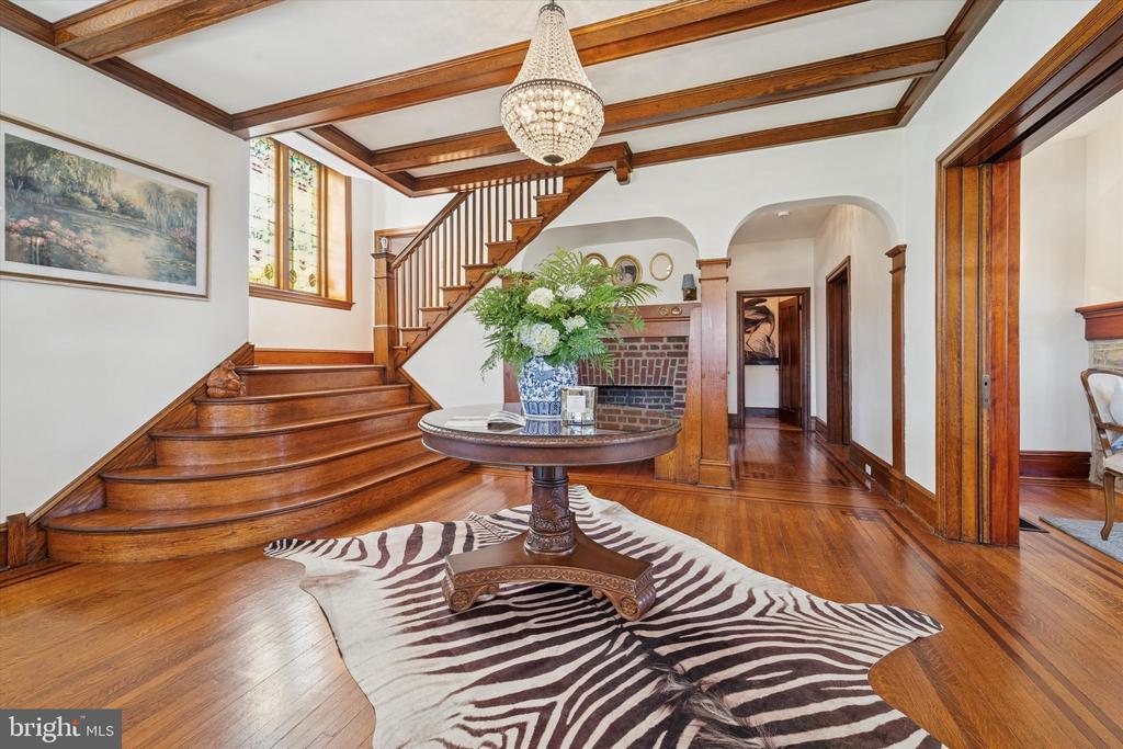 204 E MANOA ROAD