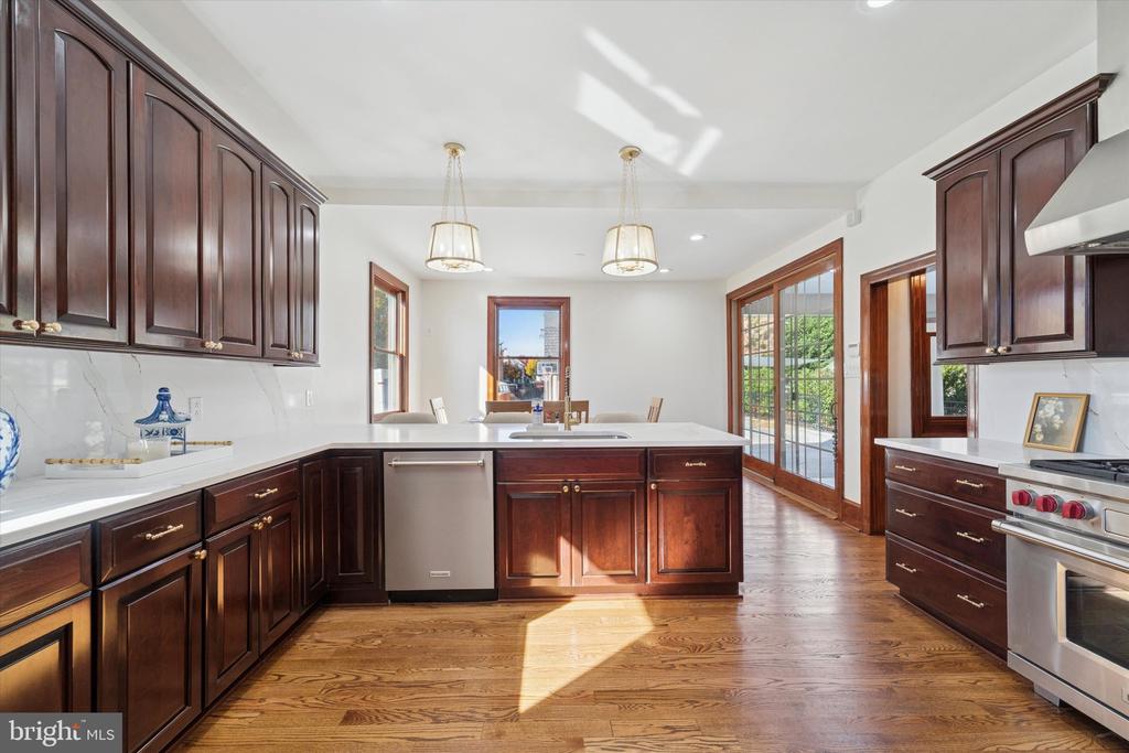 204 E MANOA ROAD