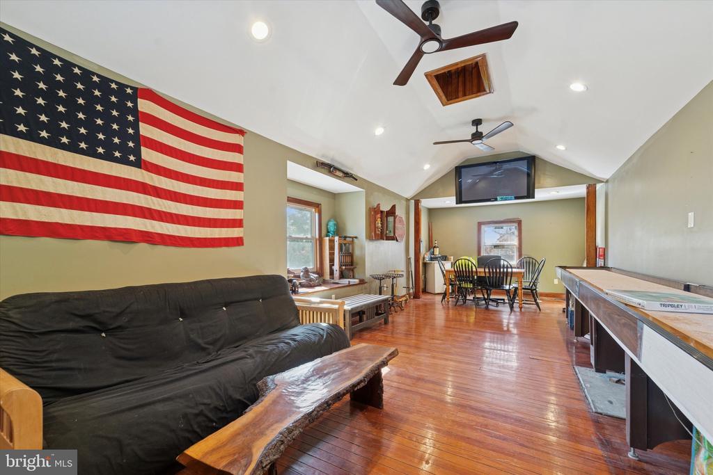 204 E MANOA ROAD