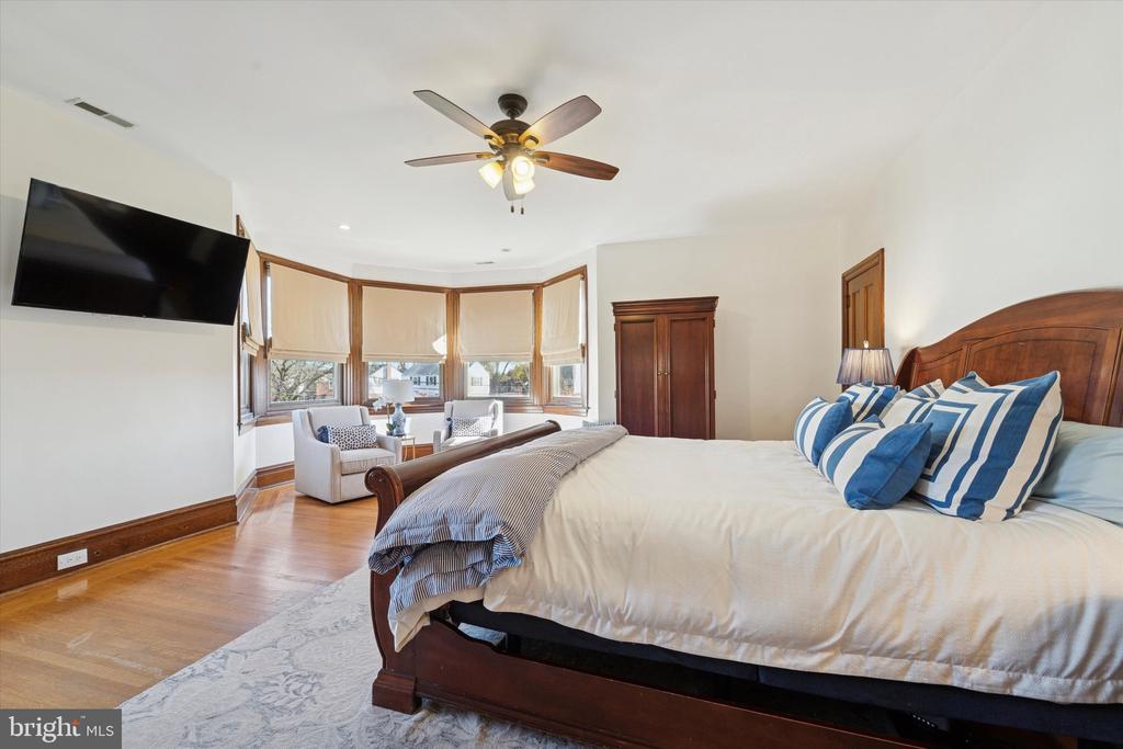 204 E MANOA ROAD