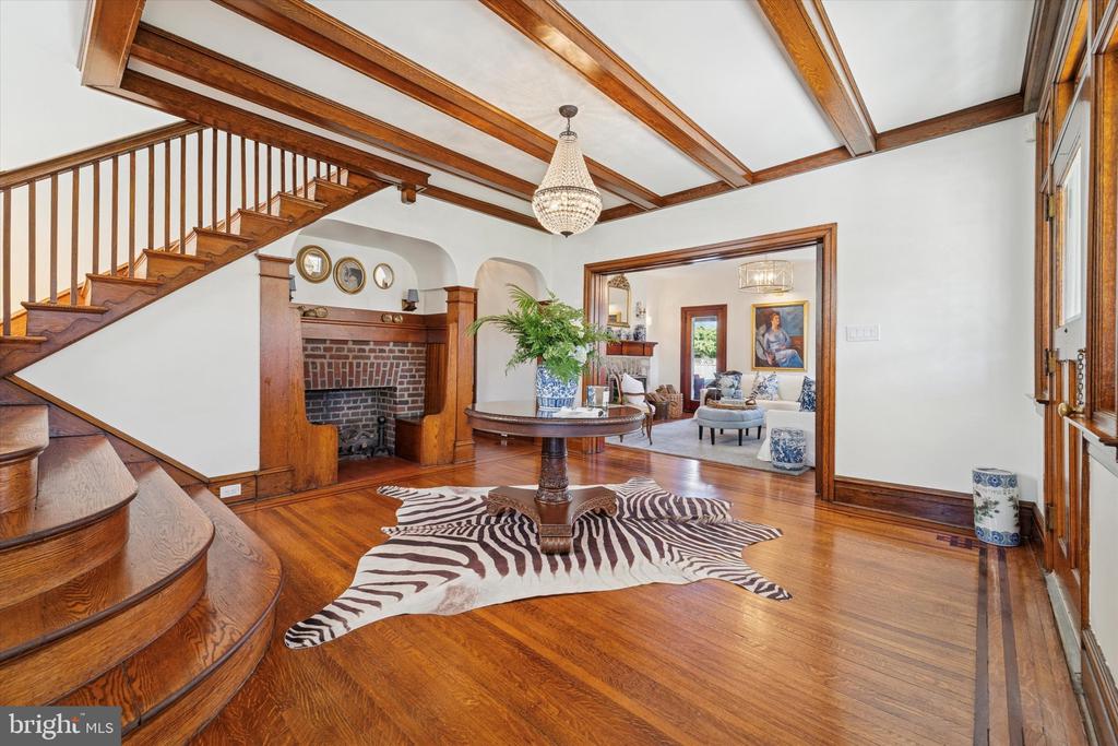 204 E MANOA ROAD