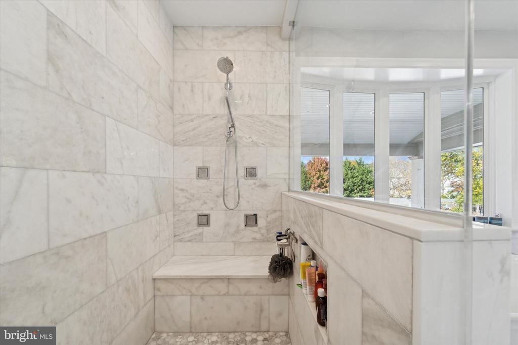 204 E MANOA ROAD