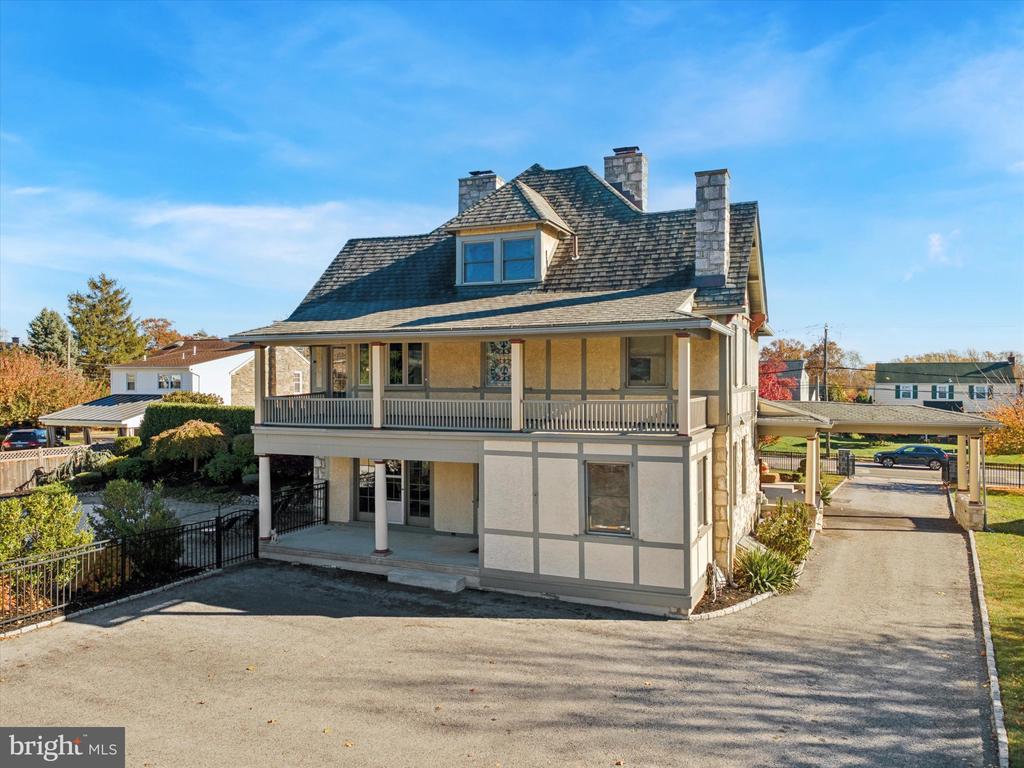 204 E MANOA ROAD