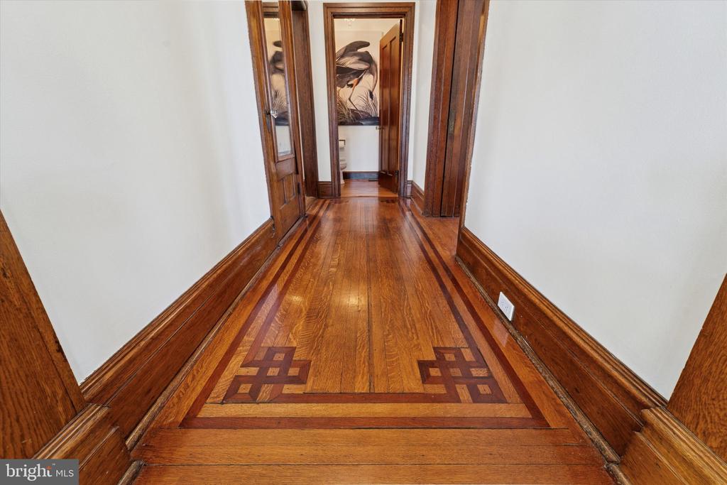 204 E MANOA ROAD