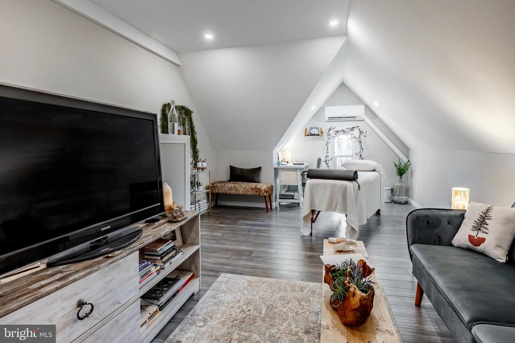 39 COLUMBUS AVENUE
