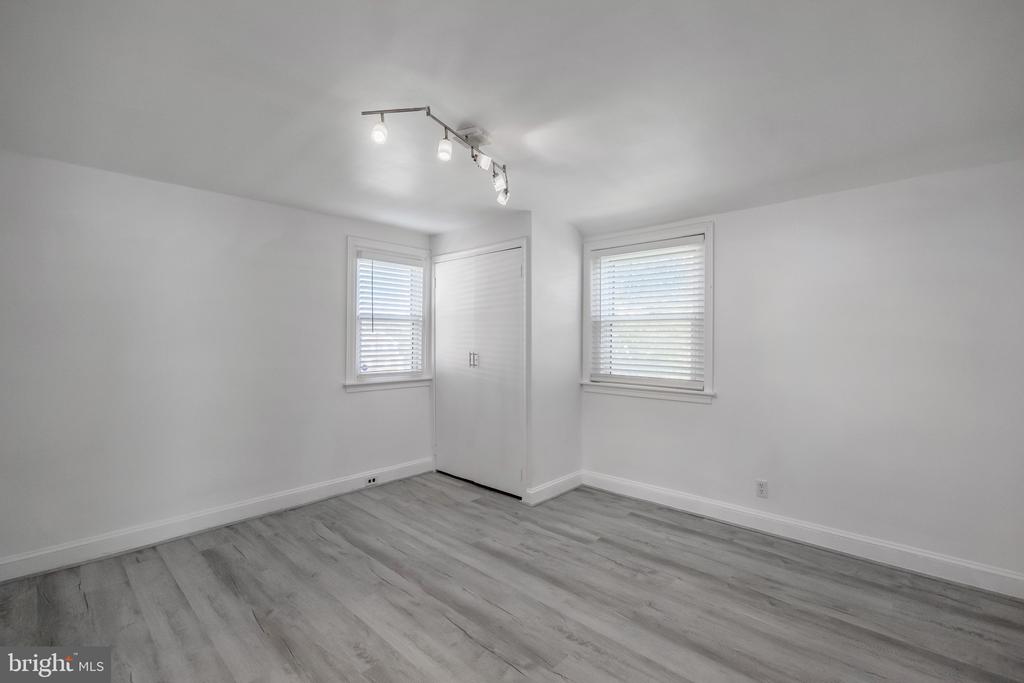 148 MEADOWBROOK AVENUE