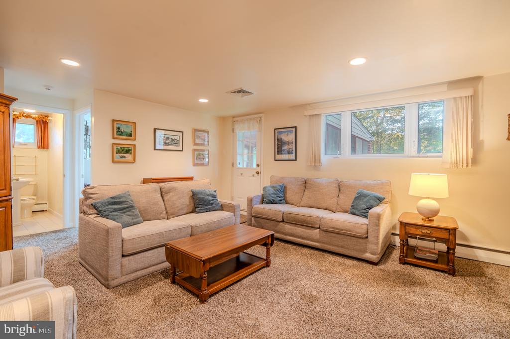 12 LINCOLN LANE