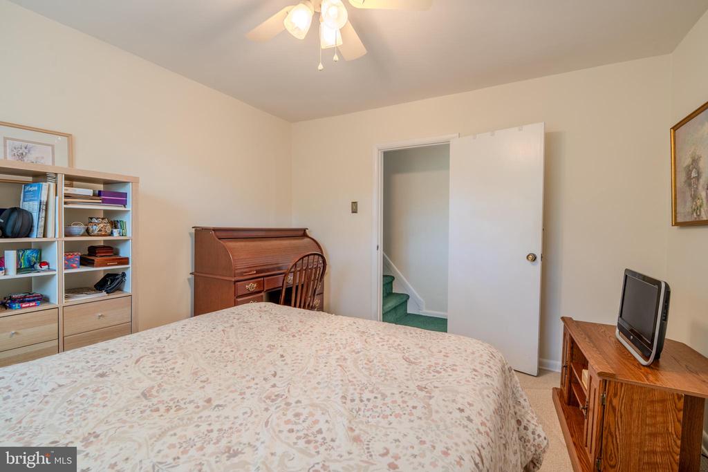 12 LINCOLN LANE