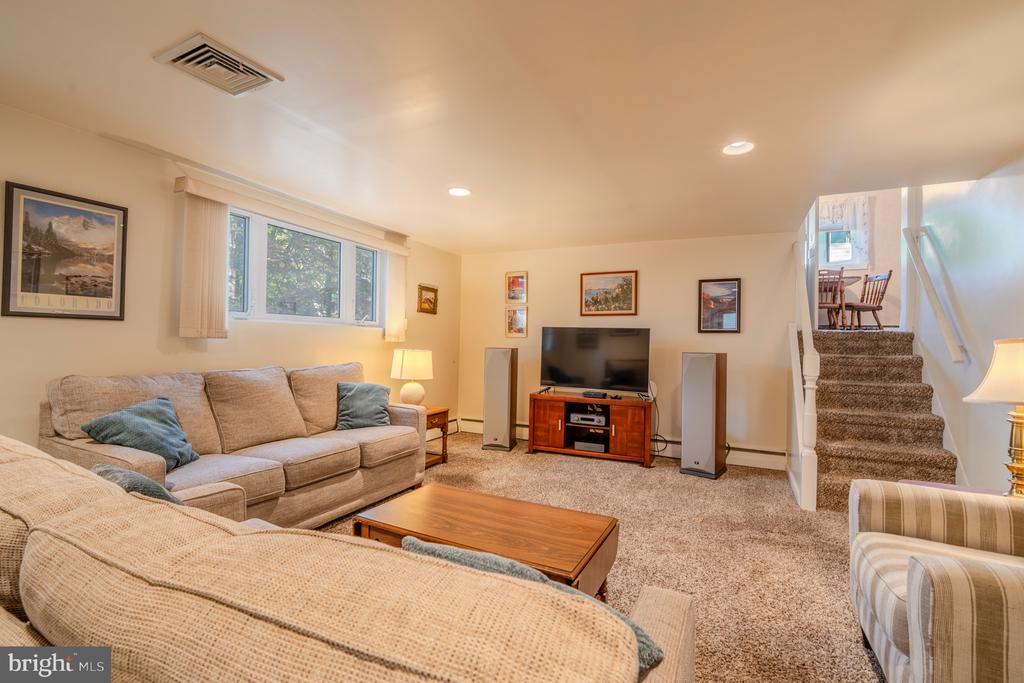 12 LINCOLN LANE