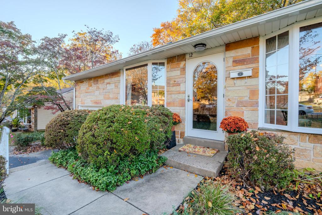 12 LINCOLN LANE